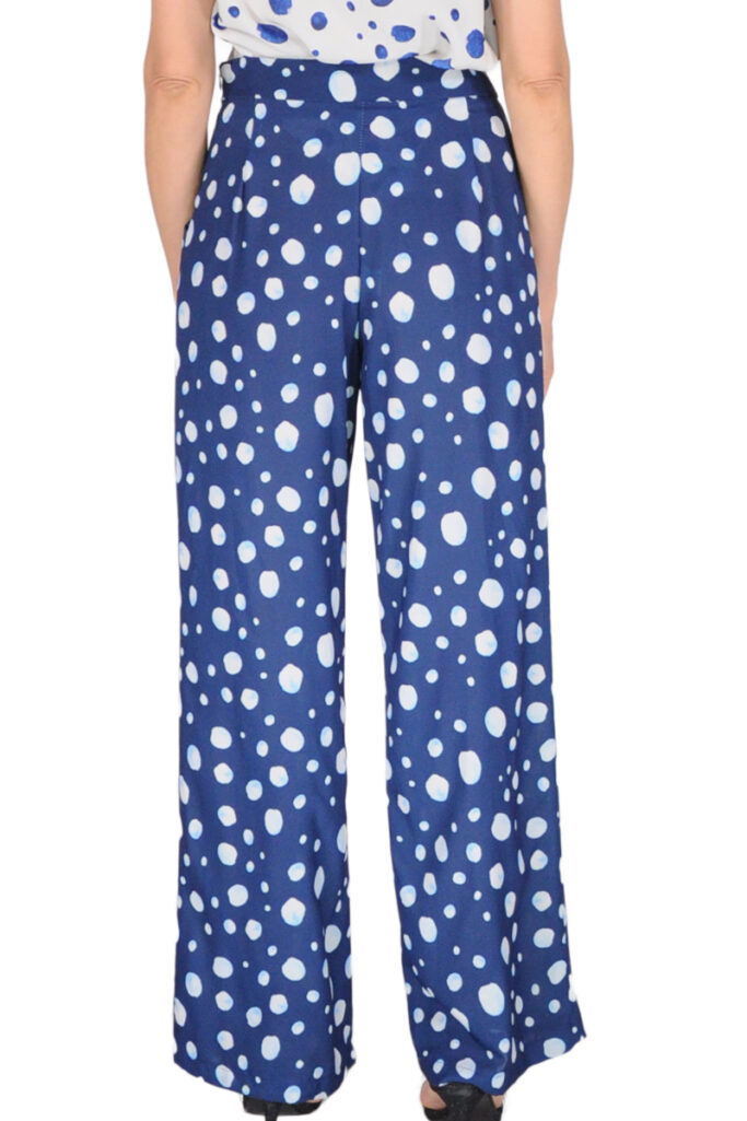 Alternative view of PANTALONE AMPIO CON PENCES POIS BLU